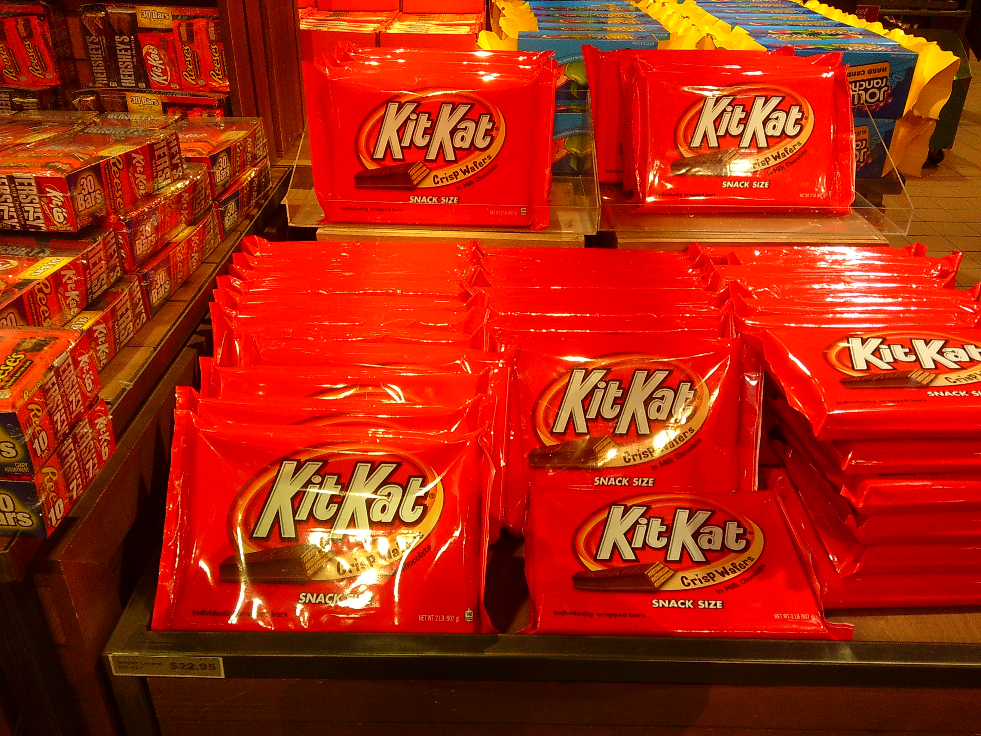 Picture of a bunch of 2 lb kit kat bars that say snack size